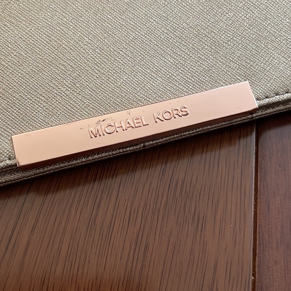 Michael Kors 3 in 1 Crossbody in Rose Gold - Picture 2 of 15